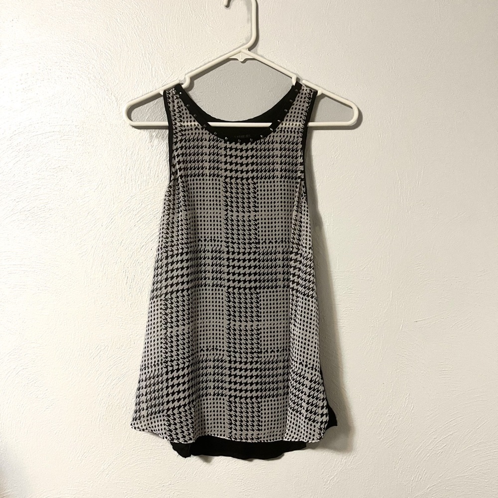 Women’s houndstooth tank from Express. Size S.